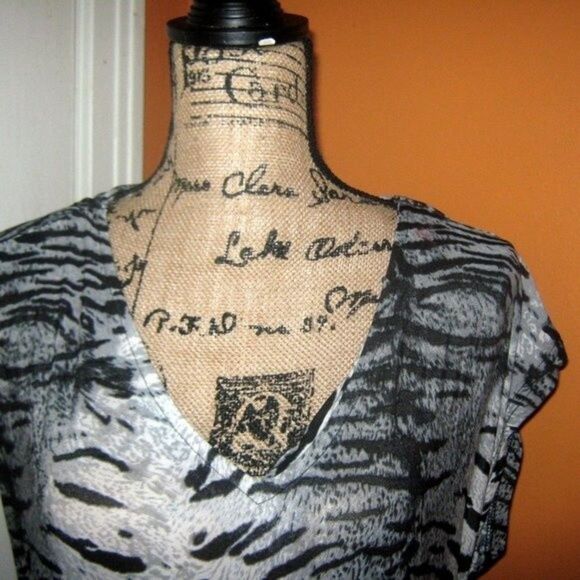 Day Night Medium Tiger Print Bodycon Dress NWT - Picture 11 of 16